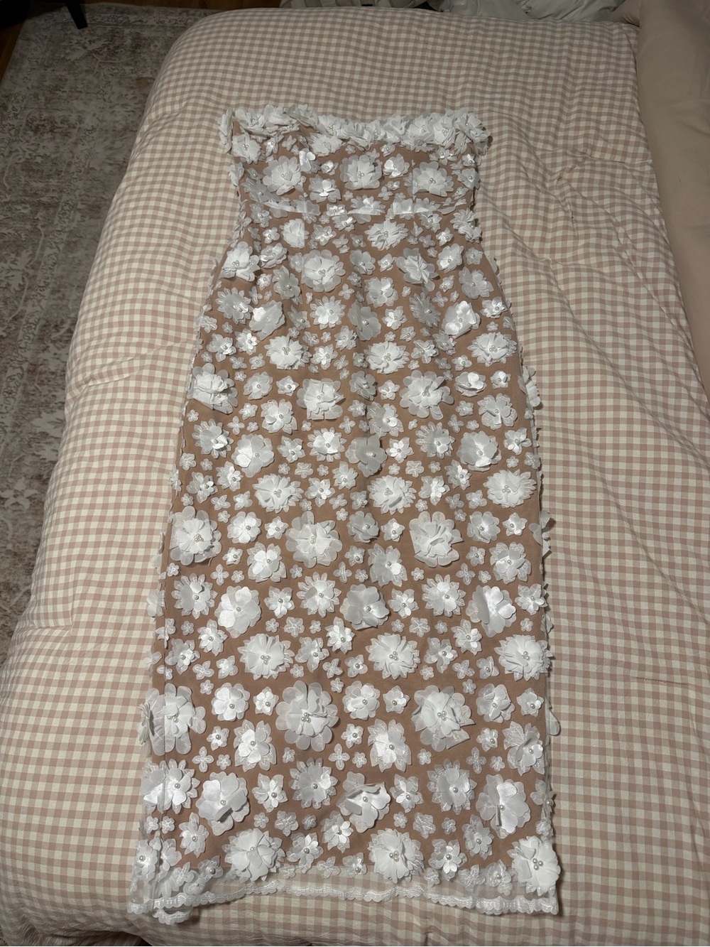 Elliatt Strapless Nude Dress with White 3D Floral Appliqués - Picture 6 of 6
